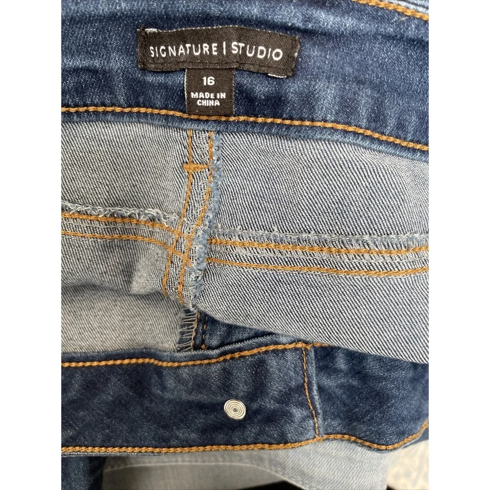 Signature Studio Jeans 16 Womens Regular Size Blue Denim Distressed Dark - Picture 5 of 6